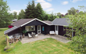 2 Bedroom Stunning Home In Væggerløse Bogø By